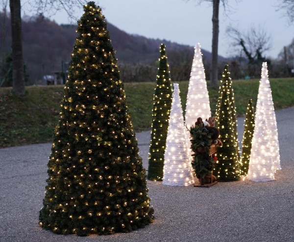 Weihnachtsbaum mit LED Beleuchtung in Pyramide Form 240cm, PVC Nadeln B1