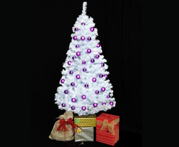 Weißer Weihnachtsbaum 180cm geschmückt mit lila Kugeln und LEDs